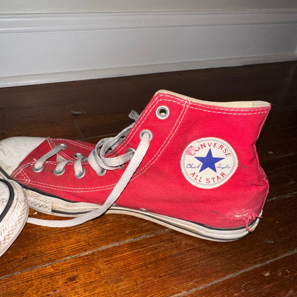 Converse Chuck Taylor’s Red High-Top Sneakers Size 9.5 - Picture 5 of 8